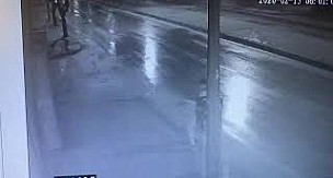 Karaman'da işyeri kurşunlayan saldırgan kamerada